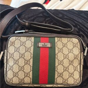 Gucci Supreme GG Camera Bag